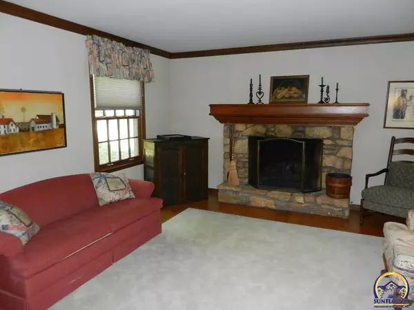 Topeka, KS 66611,2761 SW Plass AVE