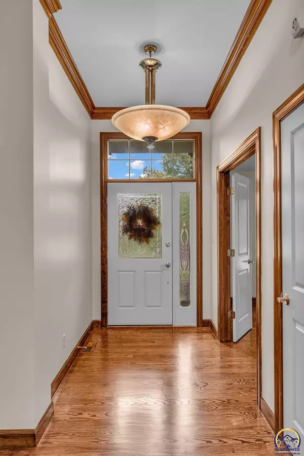 Topeka, KS 66614,2801 SW Windermere DR