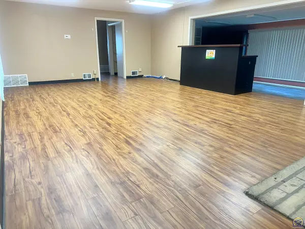 Topeka, KS 66605,2855 SE Kansas Place