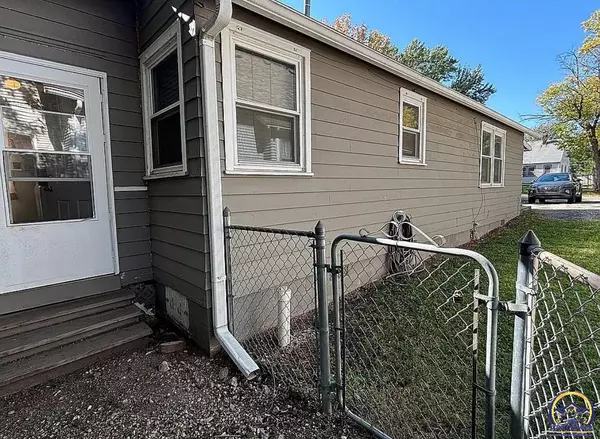 Topeka, KS 66605,2328 SE Maryland AVE