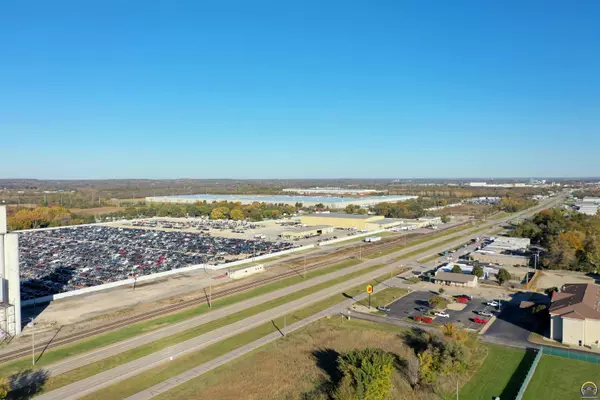 Topeka, KS 66619,5916 SW Topeka BLVD