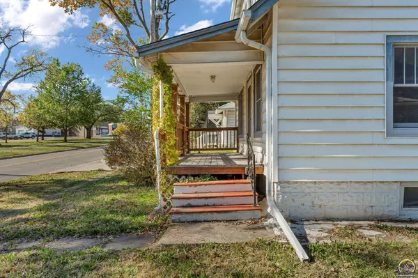 Topeka, KS 66606,1830 SW Willow AVE