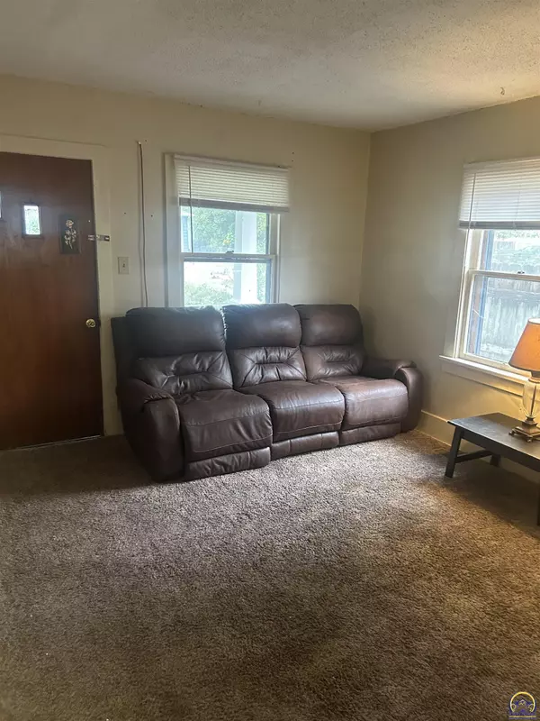 Topeka, KS 66606,626 SW Medford AVE