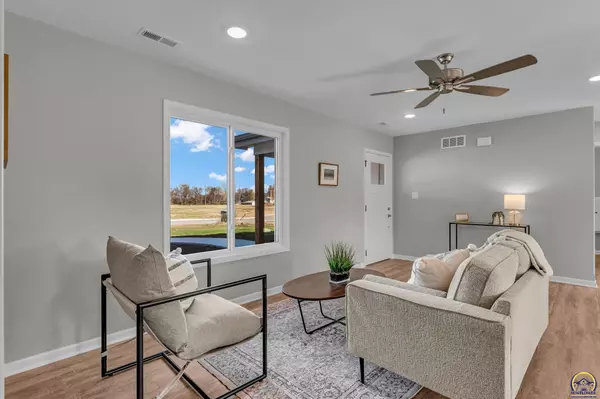 Carbondale, KS 66414,727 Teresa Ct