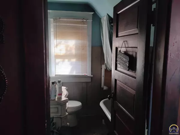 Topeka, KS 66612,317 SE 11th ST