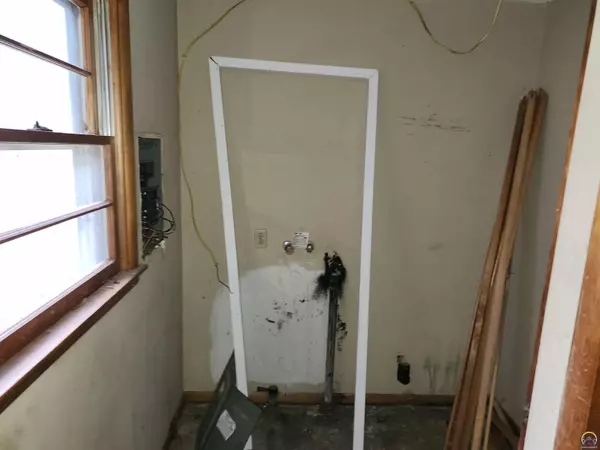 Topeka, KS 66607,1000 SE Bellview Ave