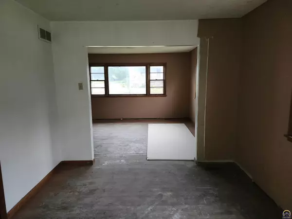 Topeka, KS 66607,1000 SE Bellview Ave