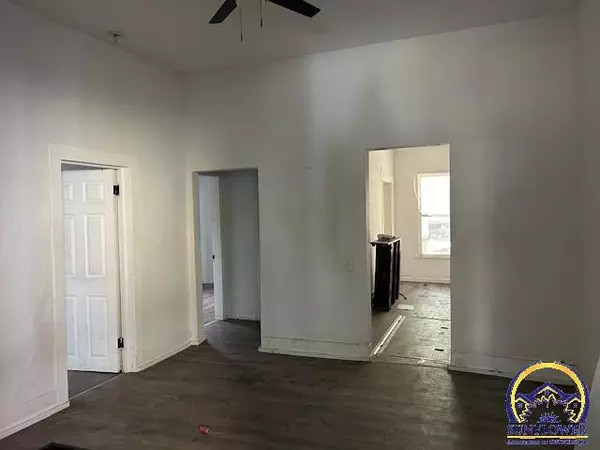 Topeka, KS 66604,1031 SW Clay ST