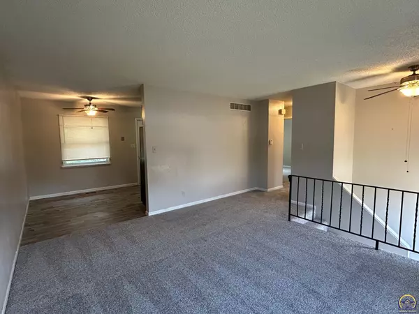 Topeka, KS 66605,2412 SE Quincy CT