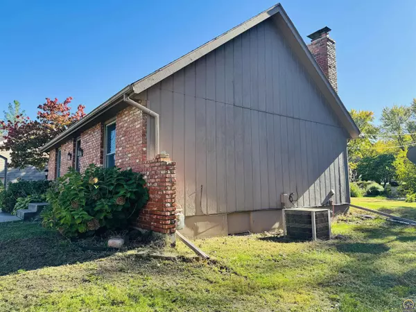 Topeka, KS 66606,5639 SW West DR