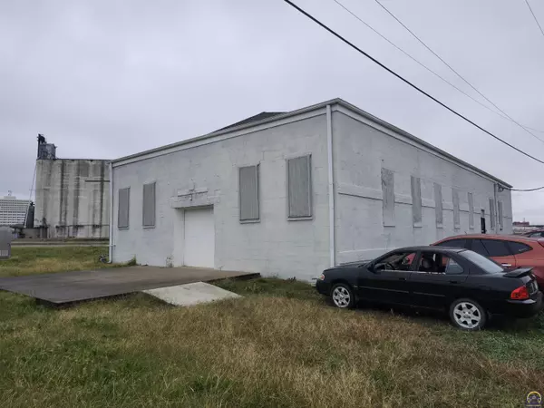 804 SE 10th Ave, Topeka, KS 66607