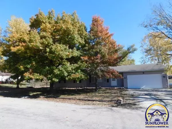 Holton, KS 66436-1266,104 Dakota Ave