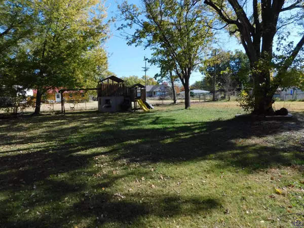 Holton, KS 66436-1266,104 Dakota Ave