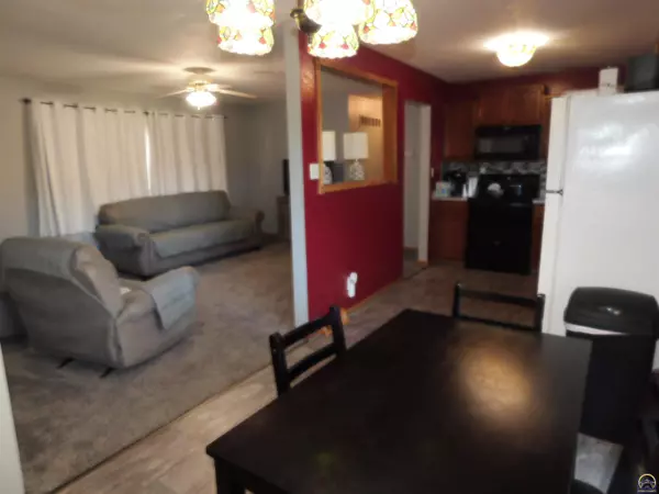 Holton, KS 66436-1266,104 Dakota Ave