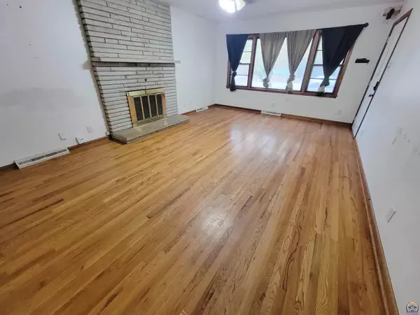 Topeka, KS 66604,1728 SW Fairlawn RD