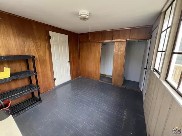 Topeka, KS 66605,2315 SE Ohio AVE