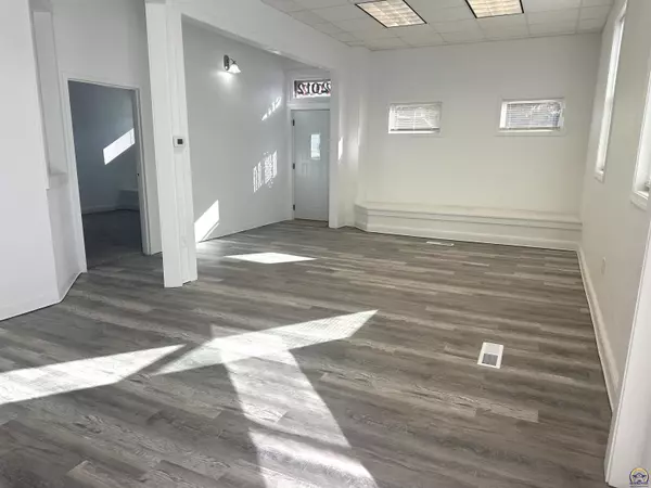 Topeka, KS 66604,2012 SW 10th Ave