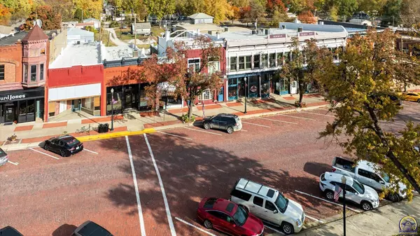 Holton, KS 66436-1705,110 W 5th ST