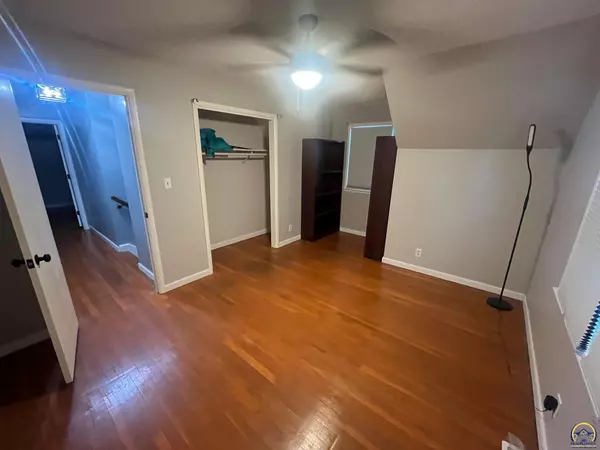 Topeka, KS 66611,3125 SW Mulvane ST