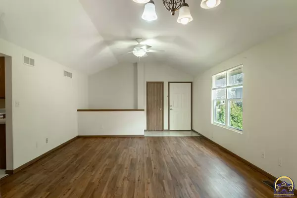 Topeka, KS 66614,7237 SW 23rd CT