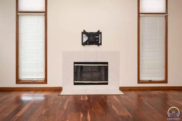 Topeka, KS 66614,3633 SW Ashworth PL