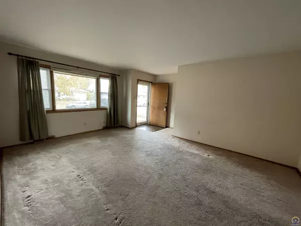 Topeka, KS 66611,2924 SW Medford AVE