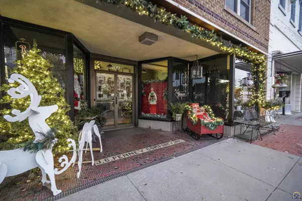 Holton, KS 66436,409 New York Ave