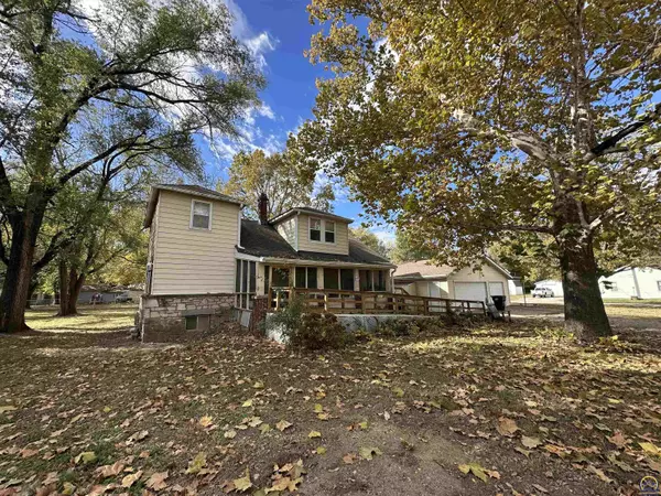 1221 NW Gordon ST,  Topeka,  KS 66608