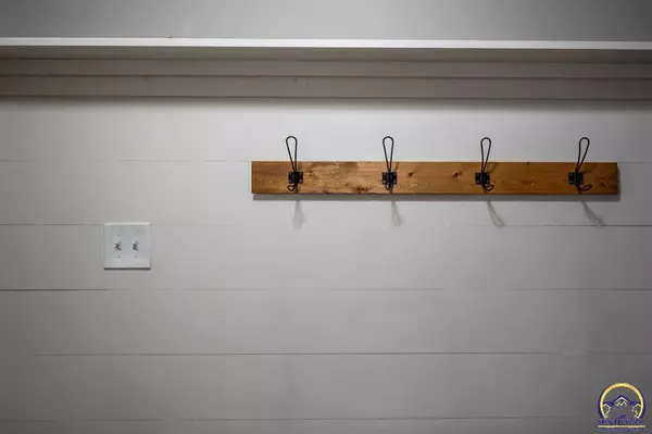 Topeka, KS 66604,1022 SW Morna DR