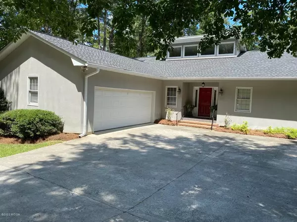 211 Lakecrest Drive NE, Milledgeville, GA 31061