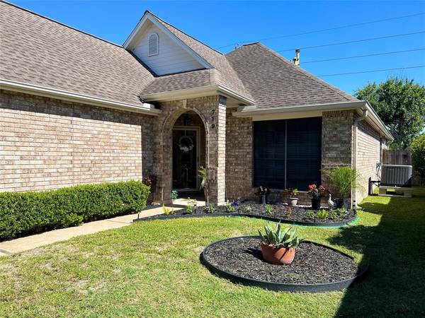 719 Redwood Bend LN, Pearland, TX 77584