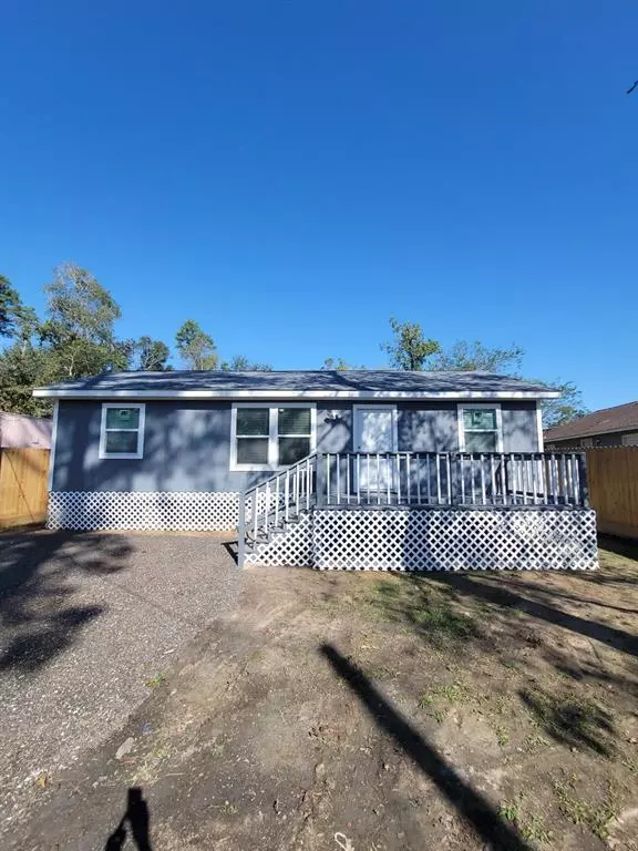 530 Pine LN, Crosby, TX 77532