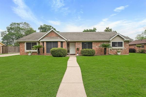 3209 Nottingham ST,  Pearland,  TX 77581