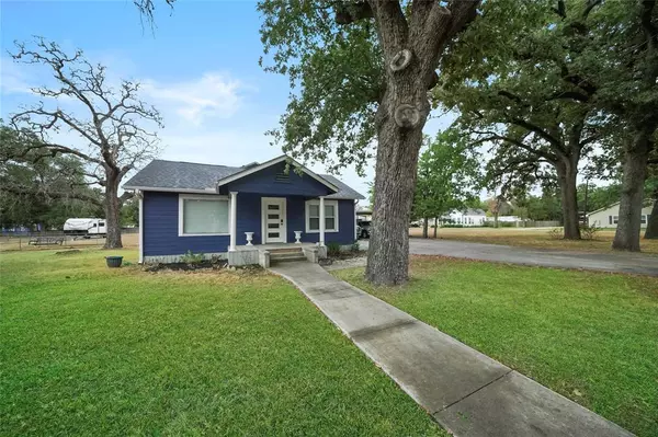 Somerville, TX 77879,425 8th ST