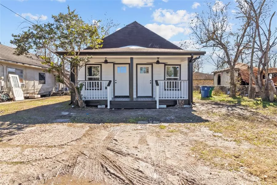 425 W Cedar ST #A and B, Angleton, TX 77515