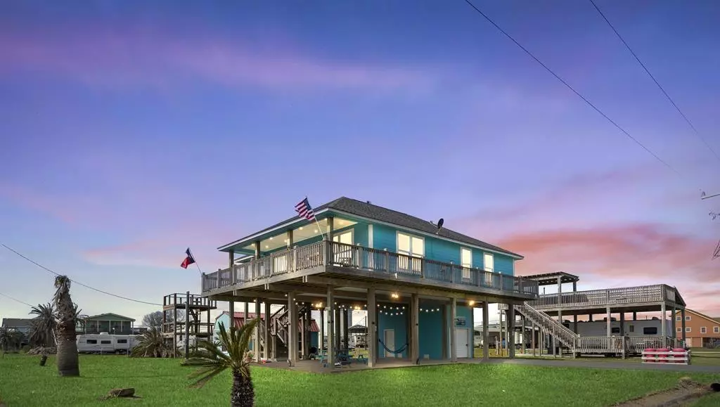 965 Gulf Shores DR, Crystal Beach, TX 77650