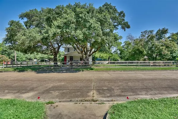 Navasota, TX 77868,803 Holland ST