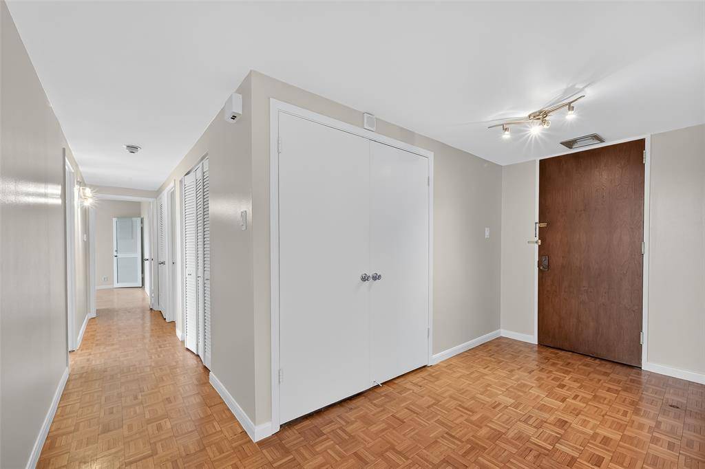 Houston, TX 77056,5001 Woodway DR #1804