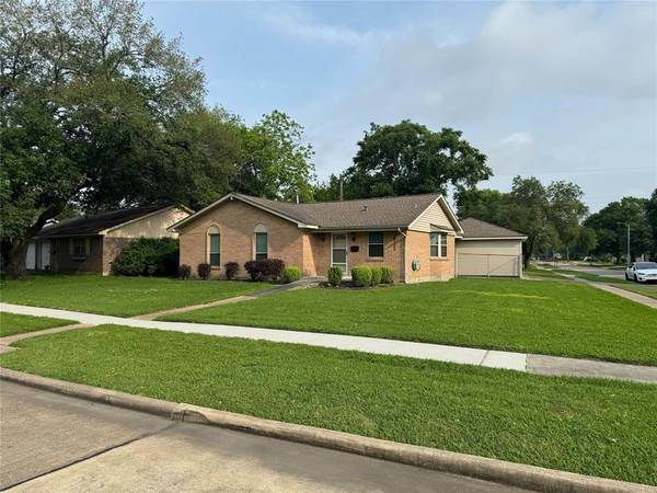 10123 Belfast RD, La Porte, TX 77571