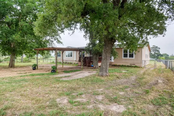 Giddings, TX 78942,1048 County Road 111