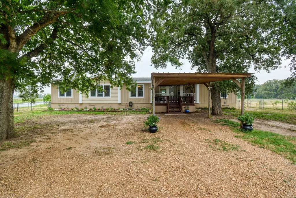 Giddings, TX 78942,1048 County Road 111