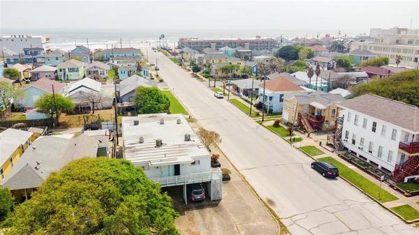 1327 Avenue M 1/2, Galveston, TX 77550