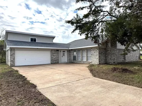 226 E Elm ST, Brazoria, TX 77422