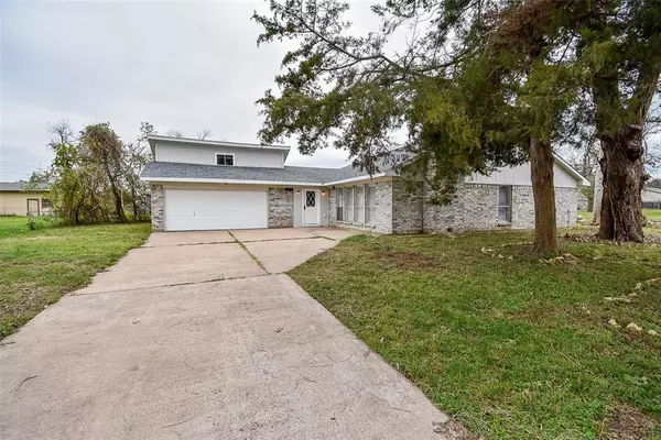 226 E Elm ST, Brazoria, TX 77422