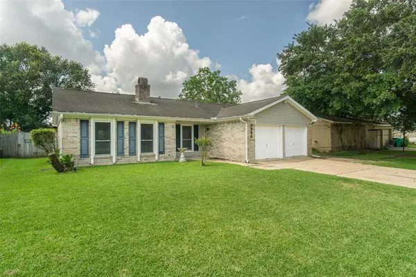 9946 Sageroyal LN, Houston, TX 77089