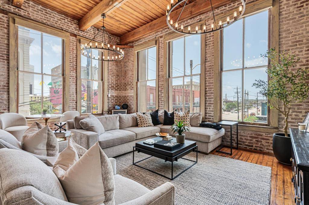 2400 Mechanic ST #206, Galveston, TX 77550