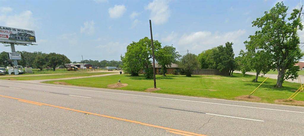 10230 Highway 6, Hitchcock, TX 77563