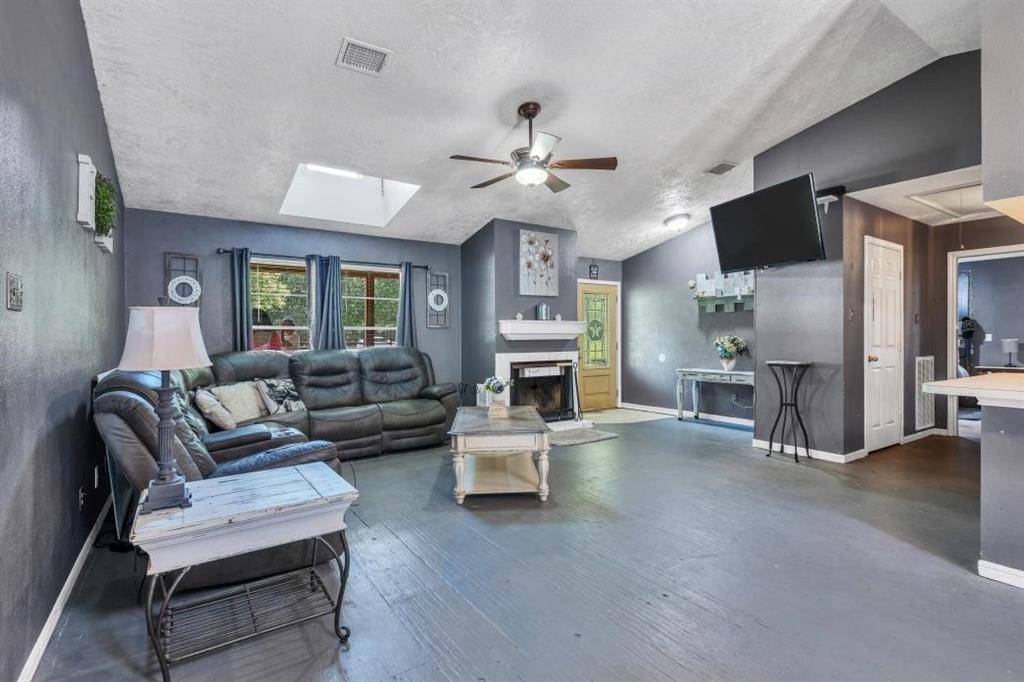 Huffman, TX 77336,208 N Oak Hill DR