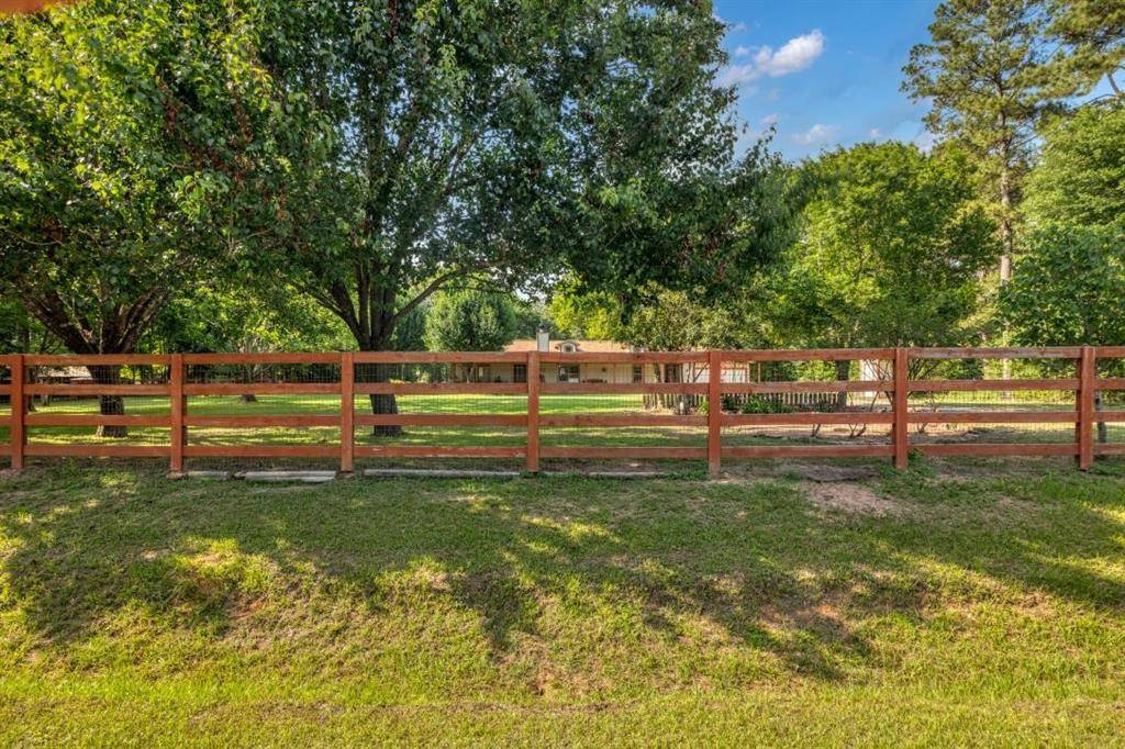 208 N Oak Hill DR, Huffman, TX 77336