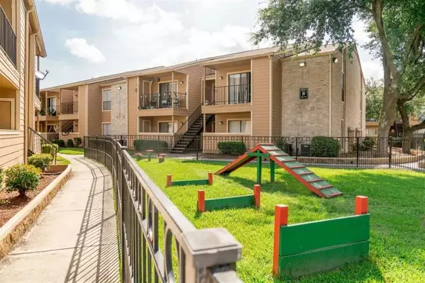 515 S Bender AVE #506, Humble, TX 77338